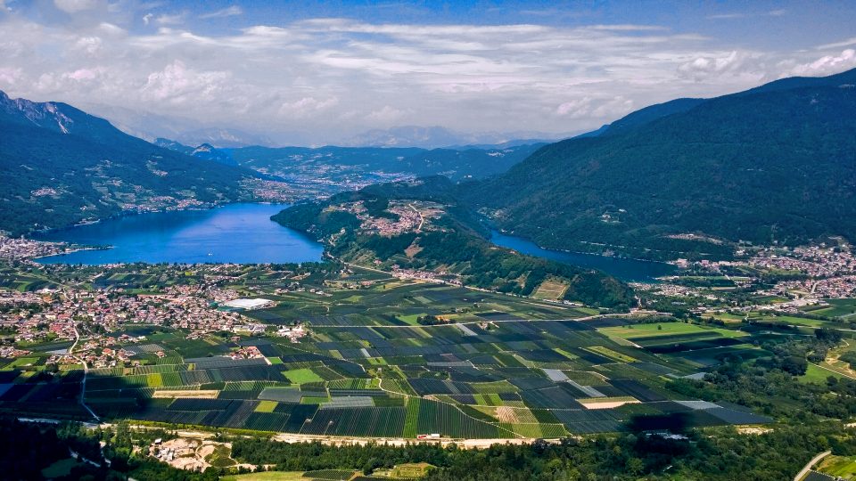 Lago de Caldonazzo y Lago de Levico a vista de pájaro 