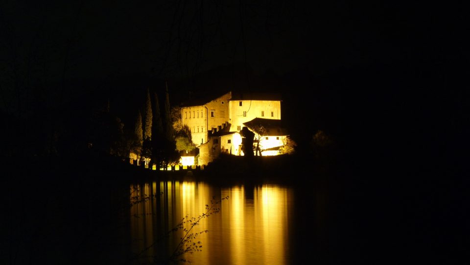 Castel Toblino de noche